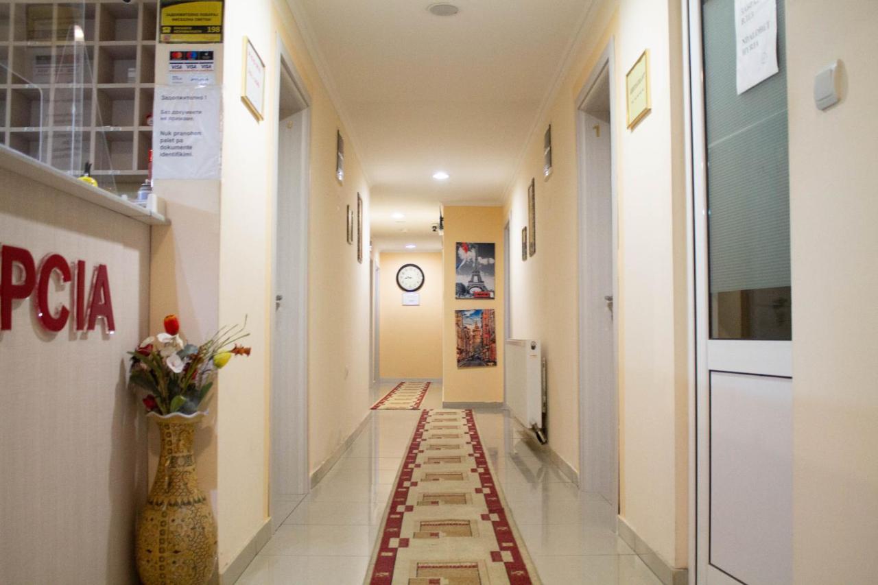 Hotel Living Suto Orizari Εξωτερικό φωτογραφία