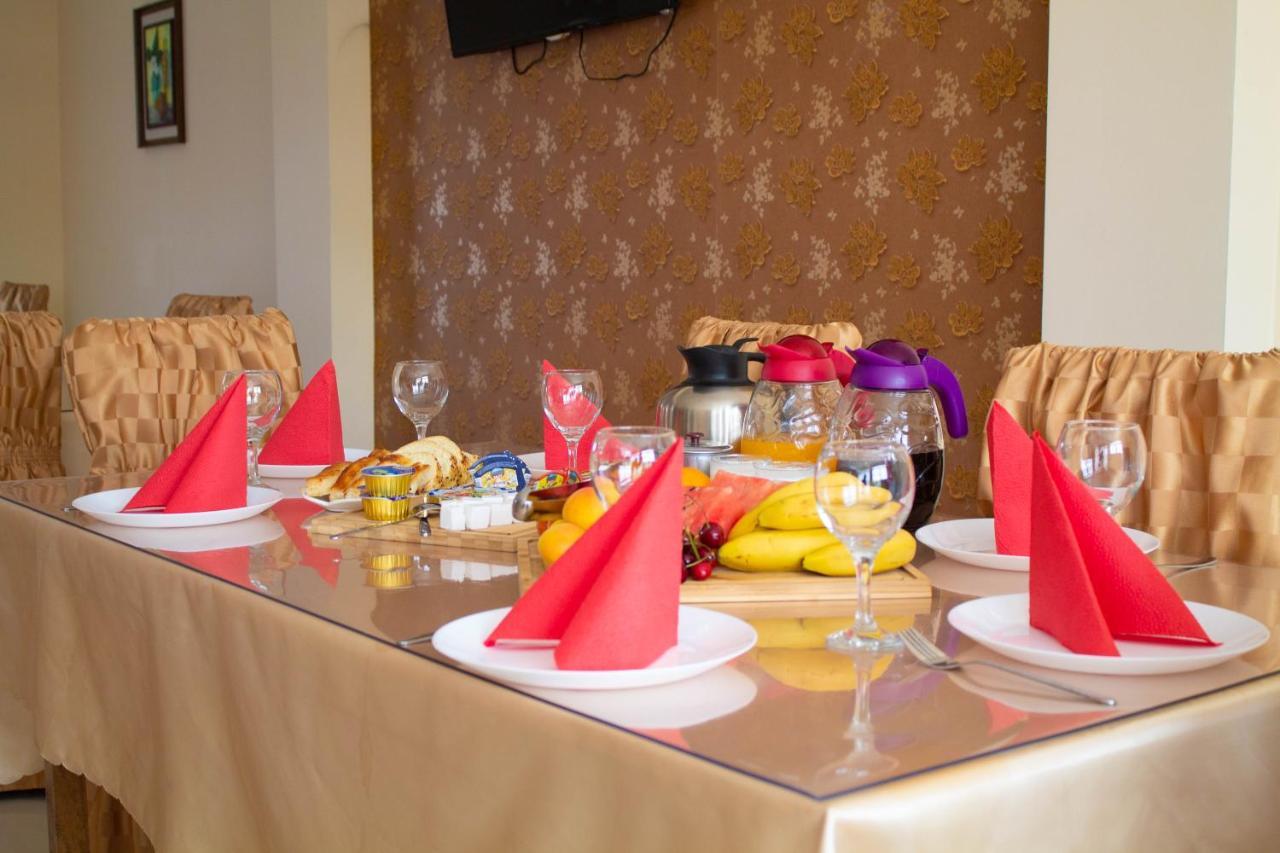 Hotel Living Suto Orizari Εξωτερικό φωτογραφία