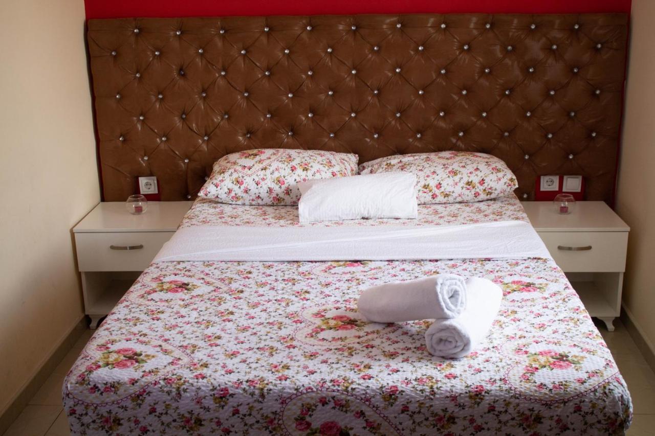 Hotel Living Suto Orizari Εξωτερικό φωτογραφία