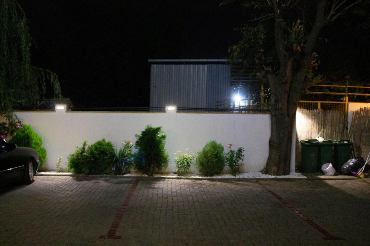 Hotel Living Suto Orizari Εξωτερικό φωτογραφία