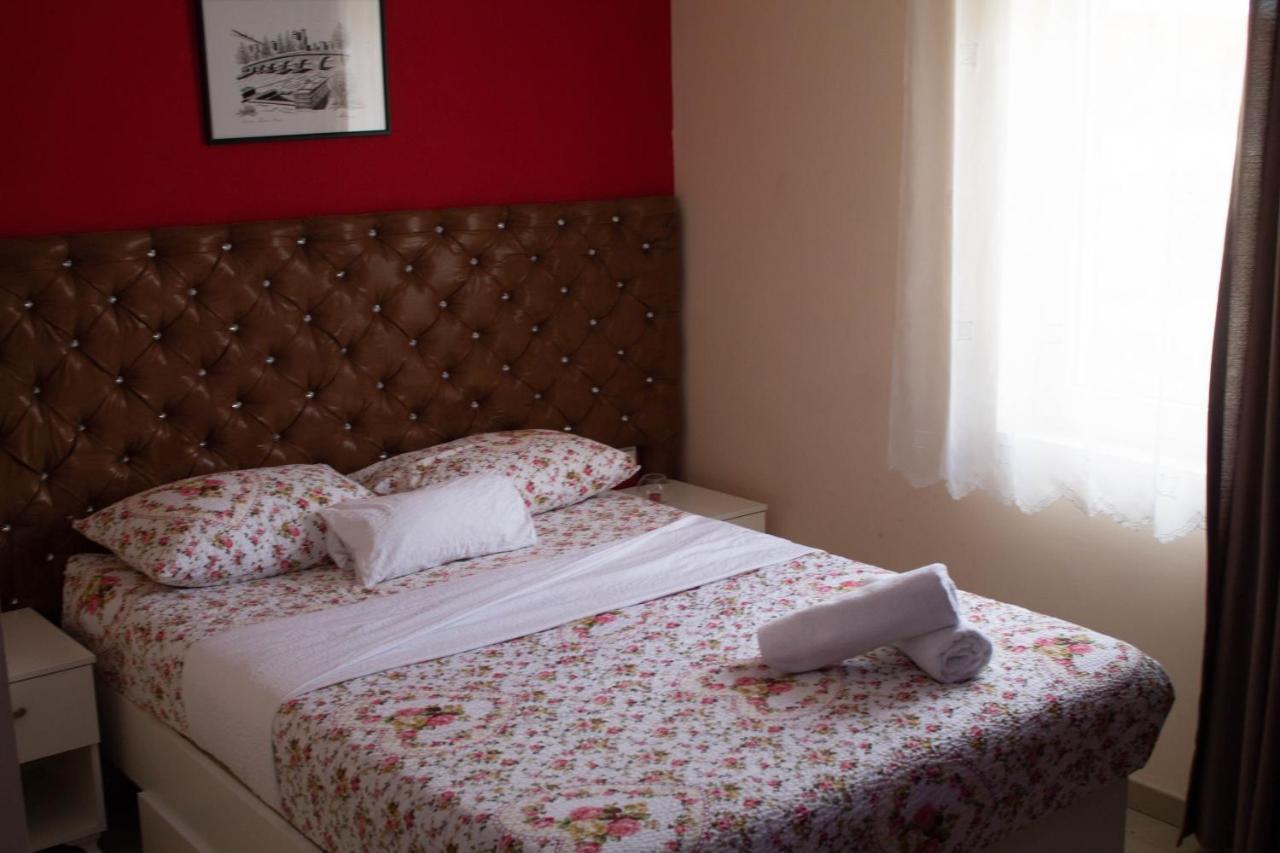 Hotel Living Suto Orizari Εξωτερικό φωτογραφία