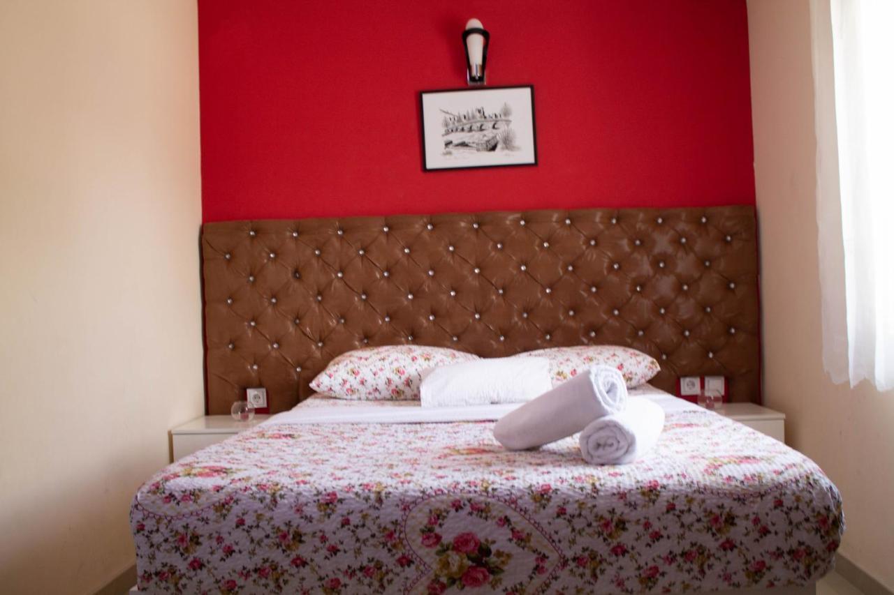 Hotel Living Suto Orizari Εξωτερικό φωτογραφία