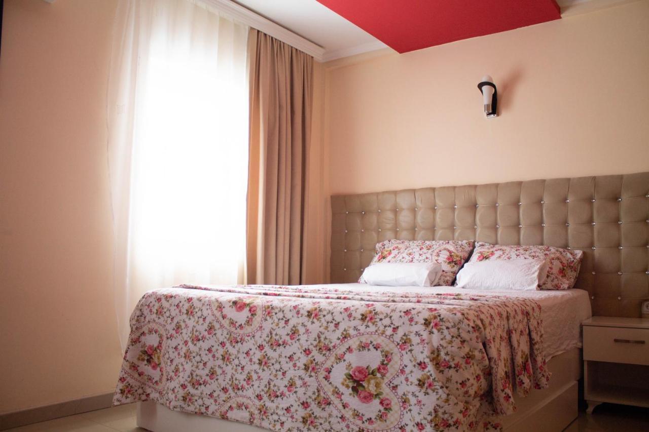 Hotel Living Suto Orizari Εξωτερικό φωτογραφία