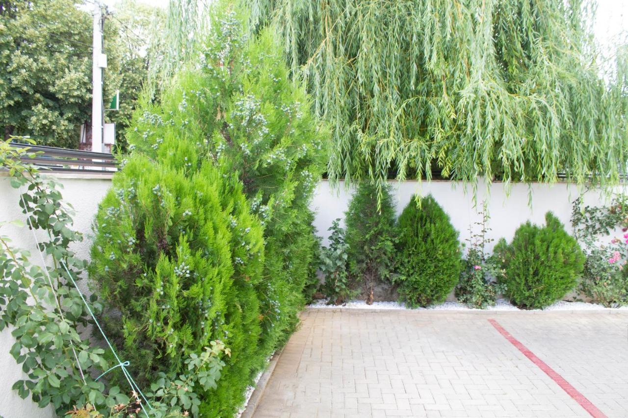 Hotel Living Suto Orizari Εξωτερικό φωτογραφία