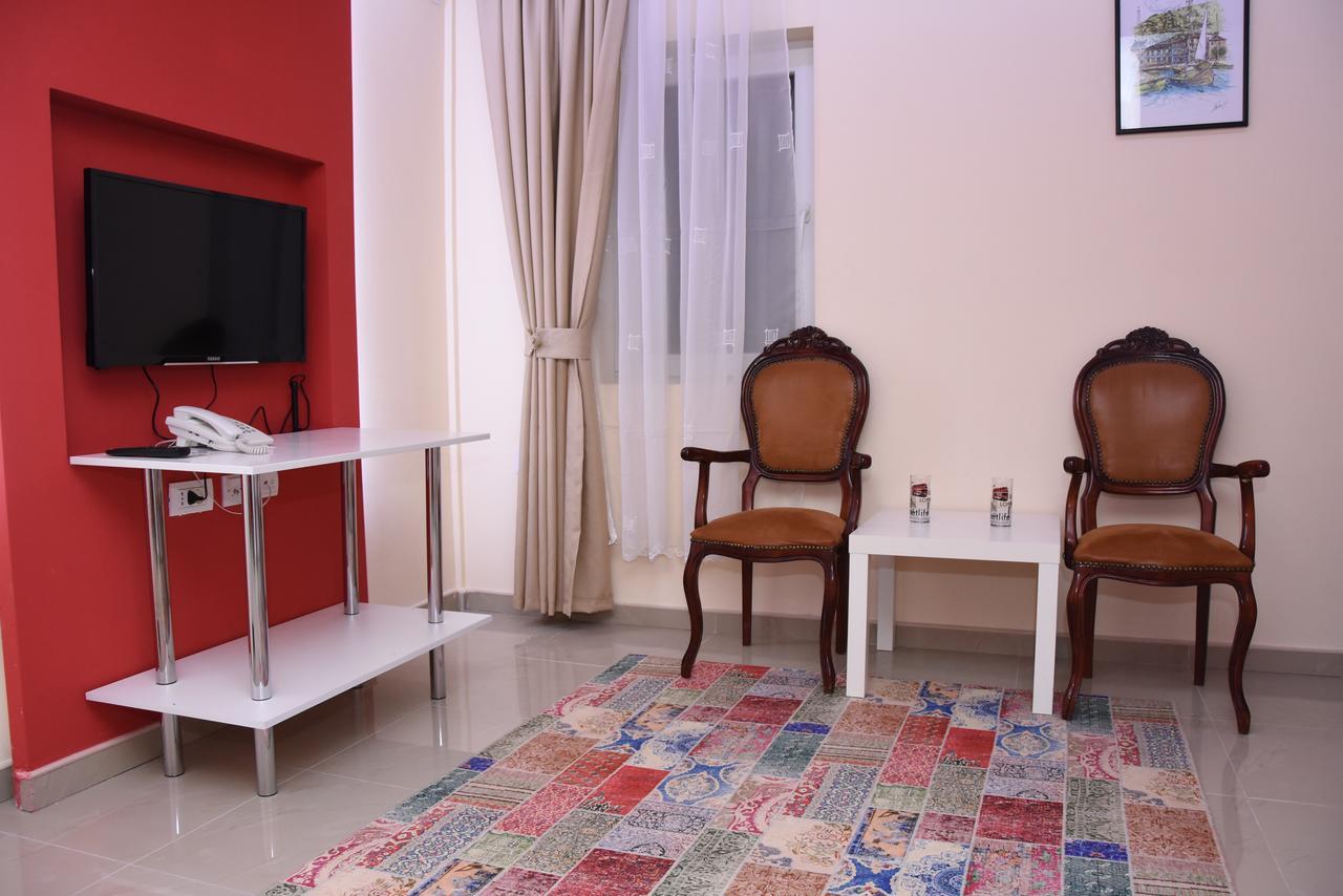 Hotel Living Suto Orizari Εξωτερικό φωτογραφία