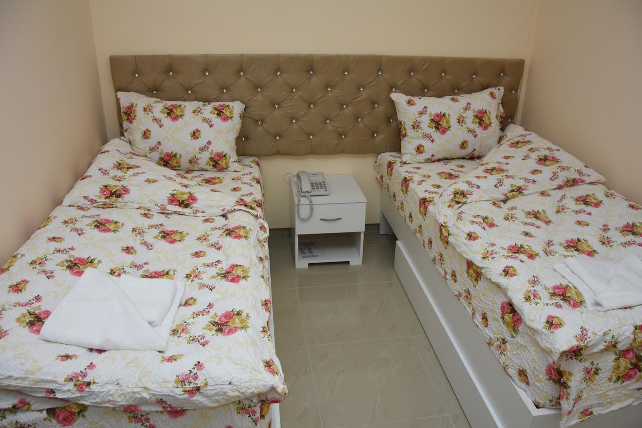 Hotel Living Suto Orizari Εξωτερικό φωτογραφία