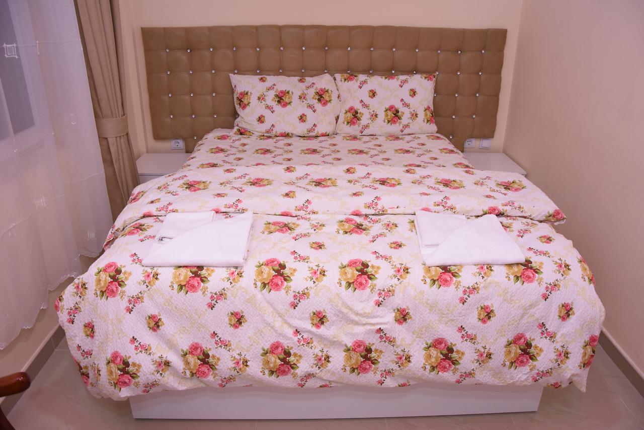 Hotel Living Suto Orizari Εξωτερικό φωτογραφία